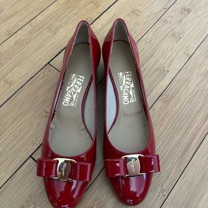 Salvatore Ferragamo vara pumps